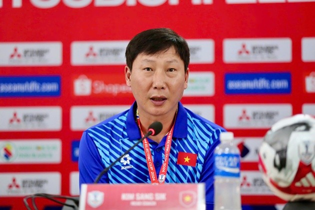 HLV Kim Sang-sik đã thành công đưa U22 Việt Nam lên ngôi vương SEA Games 33. Ảnh: VFF
