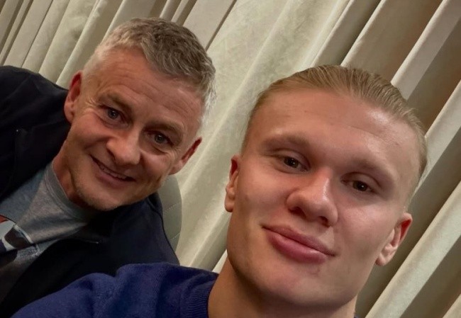 Haaland đăng ảnh bên cạnh Ole.