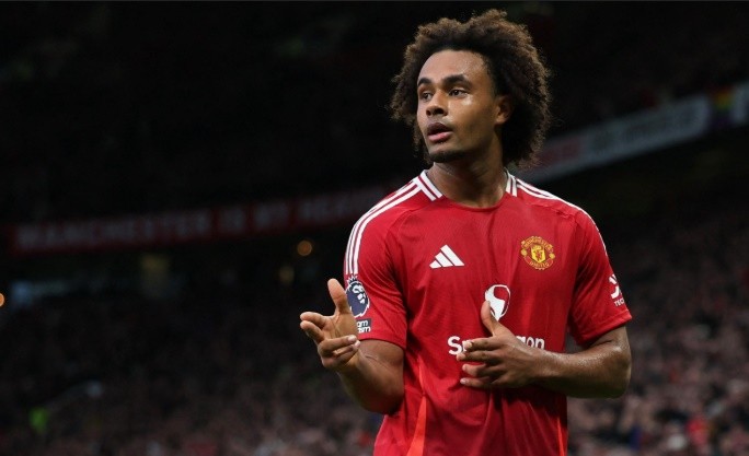 MU chỉ bán Zirkzee nếu được giá.