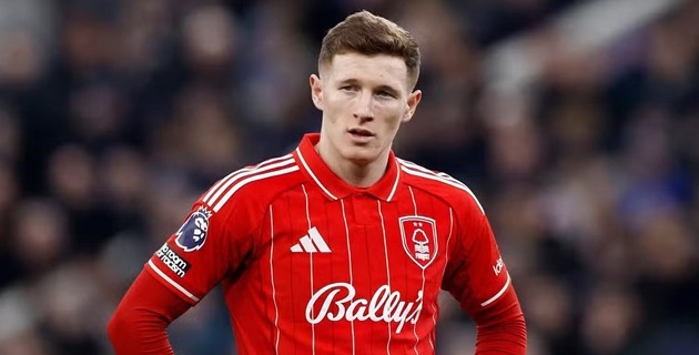 Elliot Anderson gây ấn tượng trong màu áo Nottingham Forest.