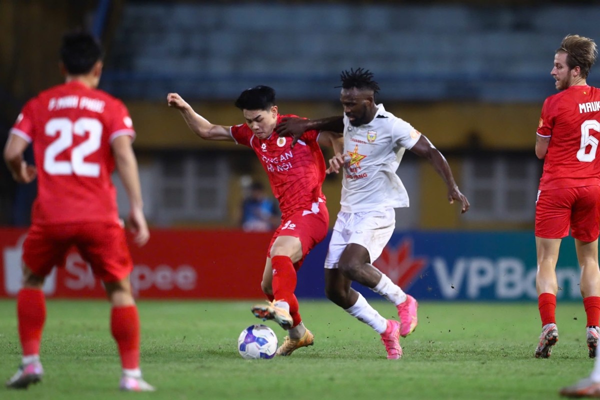 Trận đấu giữa Công An Hà Nội và Hồng Lĩnh Hà Tĩnh ở mùa giải 2025-26. Ảnh: VPF.
