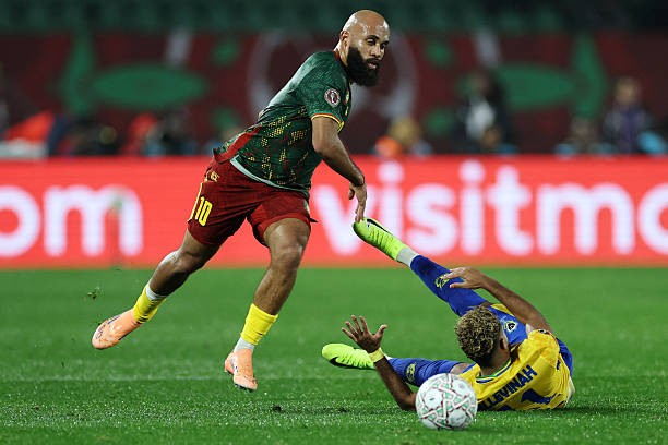 Bryan Mbeumo tạo điểm nhấn trên hàng công Cameroon.