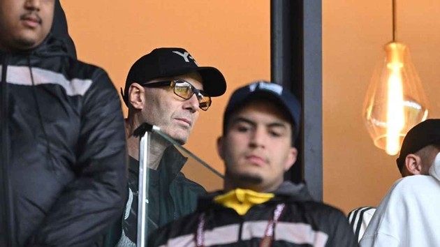 Zidane xuất hiện dự khán trận Algeria đấu Sudan.