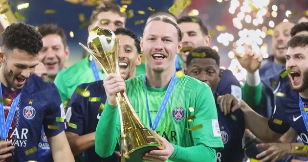 Safonov được vinh danh.