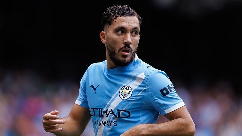 Chuyên gia Rory Jennings tin rằng Rayan Cherki của Man City là tiền vệ hay nhất Ngoại hạng Anh.