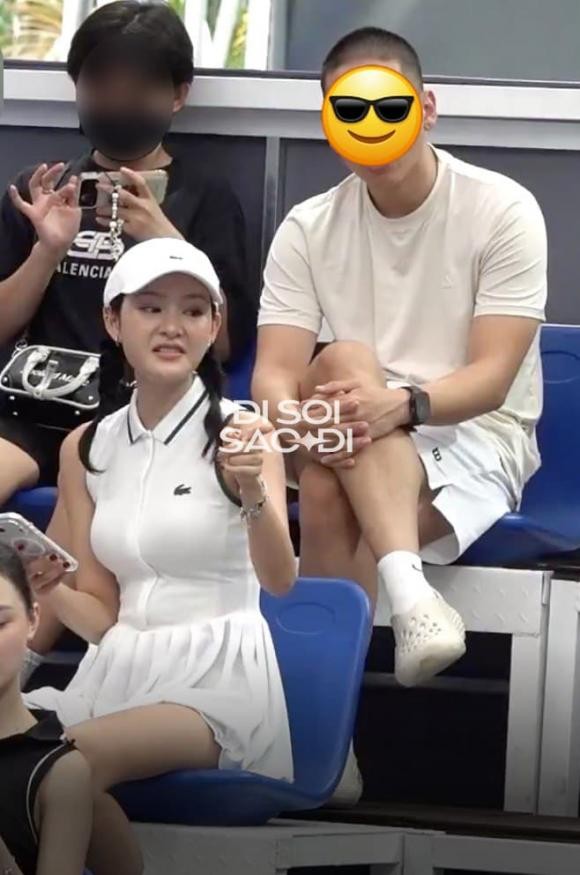 hien-ho-bi-bat-gap-22nhu-hinh-voi-bong22-voi-trai-la-tren-san-pickleball-1-ngoisaovn-w658-h993