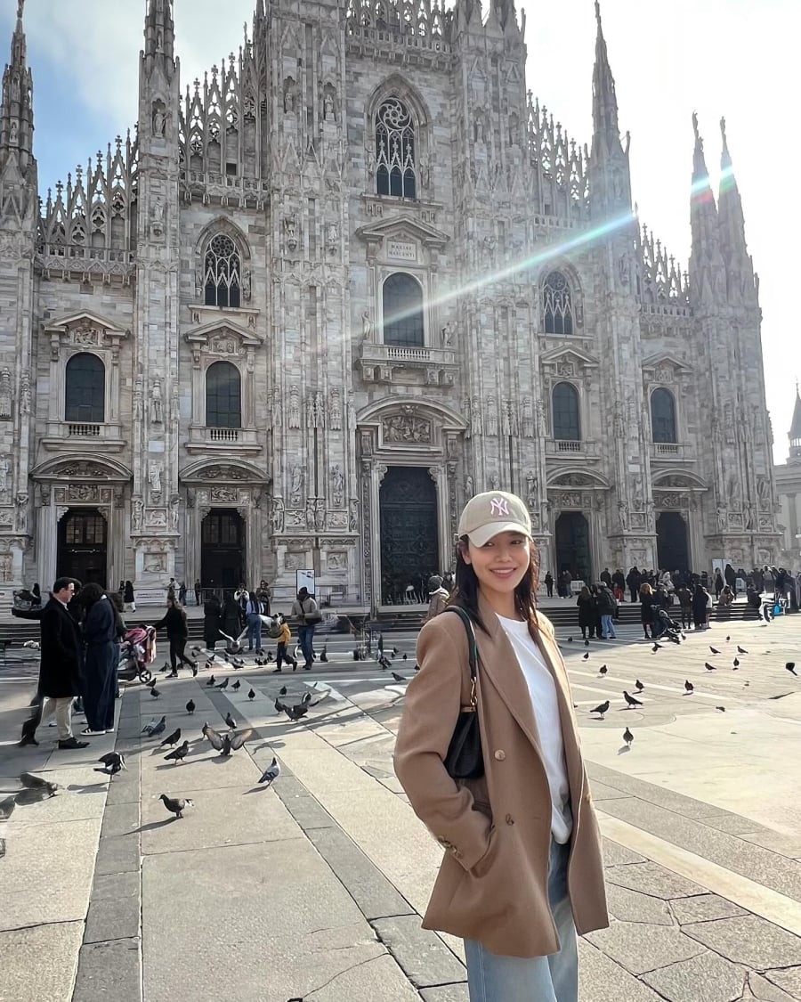  Sự kết hợp này phù hợp cho những ngày bận rộn, khi muốn mặc đẹp mà không mất quá nhiều thời gian nghĩ cách mix đồ.