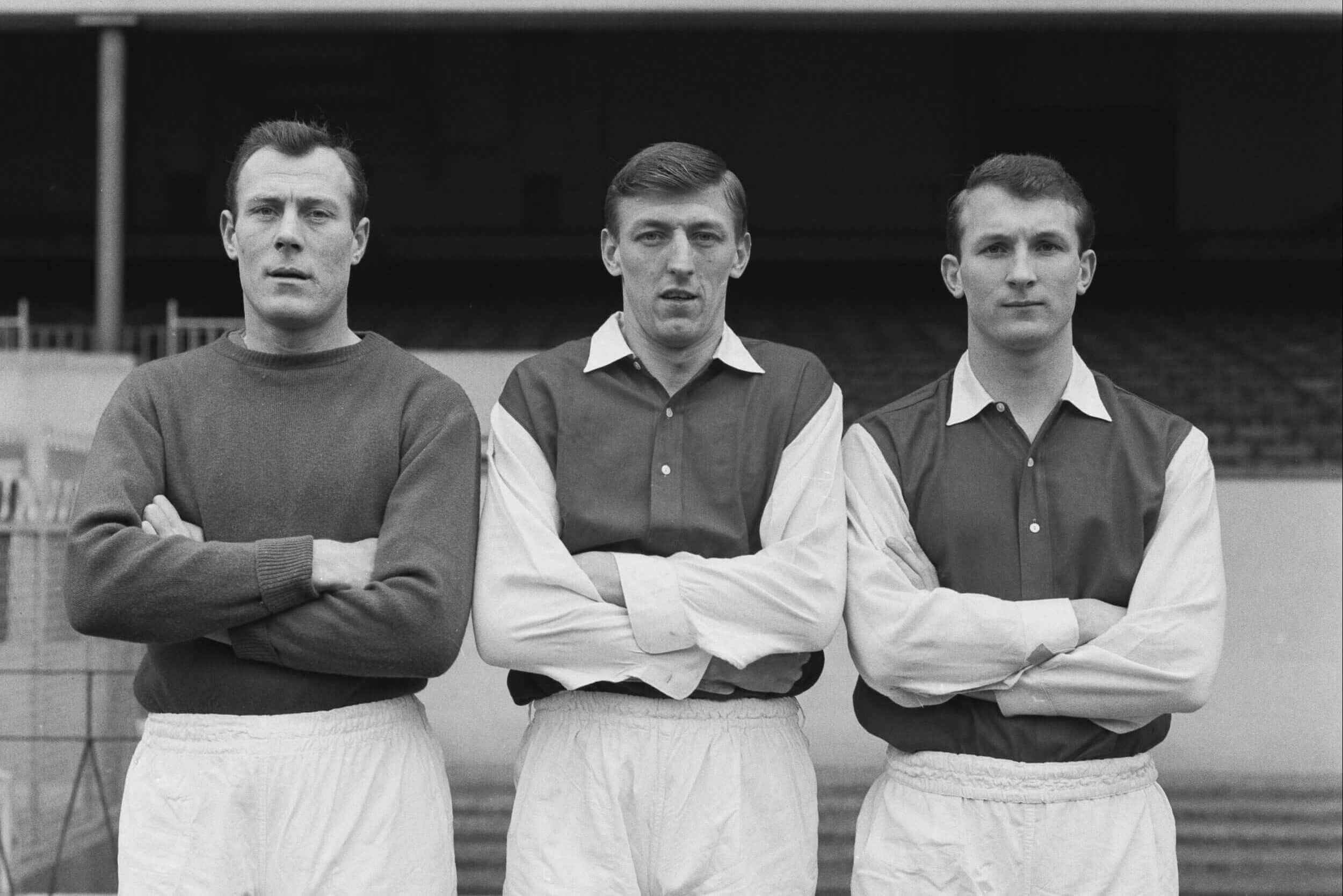 Billy McCullough (đứng giữa) trong màu áo Arsenal năm 1961.