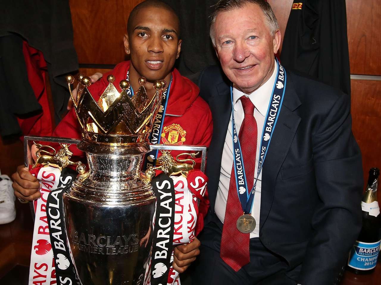 Ashley Young từng cùng Man Utd vô địch Ngoại hạng Anh