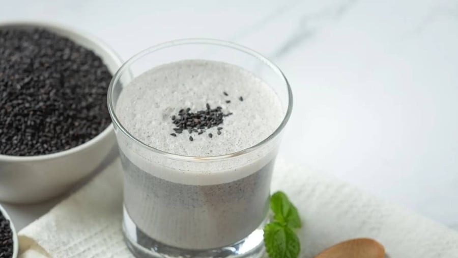 Phụ nữ thường xuyên ăn mè đen, cơ thể nhận được nhiều lợi ích.