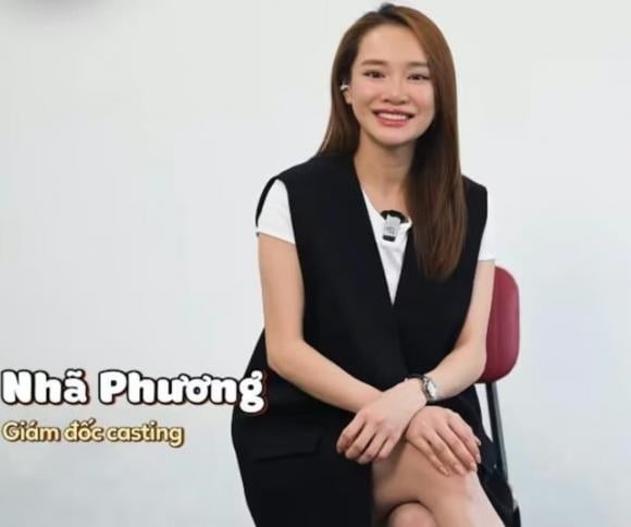 Không thể trực tiếp đứng trước ống kính với vai trò diễn viên, cô chọn cách đồng hành cùng chồng trong mọi giai đoạn của dự án.

