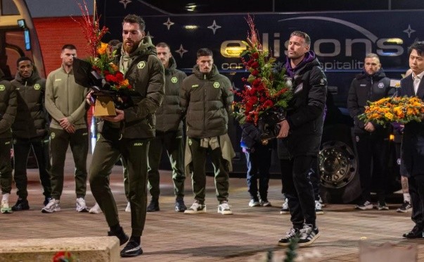 Các cầu thủ Wolves đã đến để tưởng niệm Jota.