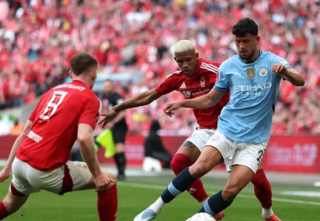 Man City quyết lấy 3 điểm trước Nottingham.