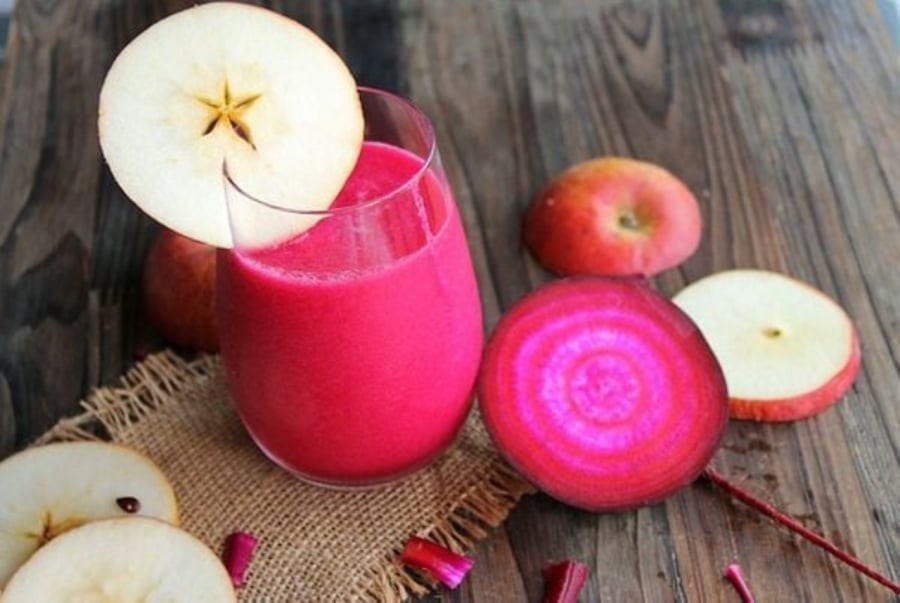 Sinh tố củ cải đường và táo