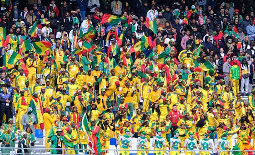 Không khí cuồng nhiệt trên khán đài.