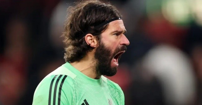 Alisson Becker – 7.4 điểm. Alisson hhông thể làm gì trước pha đá bồi của Bueno, nhưng chơi chắc chắn trong phần còn lại trận đấu. Phân phối bóng tốt, phản xạ ổn định.