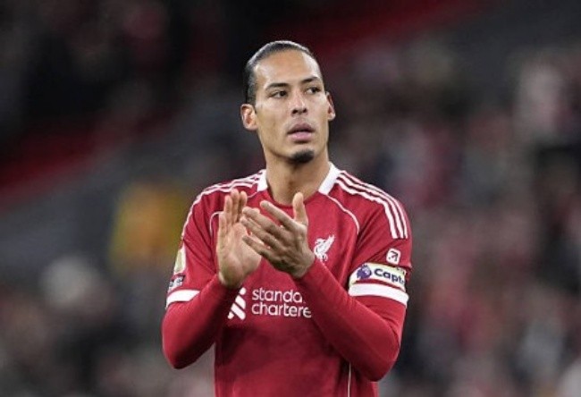 Virgil van Dijk – 7.2 điểm. Van Dijk chơi điềm tĩnh, chính xác trong các pha xử lý. Tỷ lệ chuyền bóng chính xác cao, tiếp tục là thủ lĩnh nơi hàng phòng ngự.