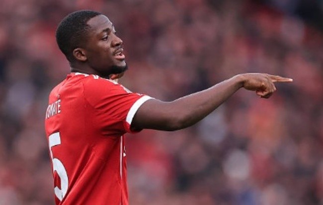 Ibrahima Konate – 7.4 điểm. Konate thể hiện sự chắc chắn trong phần lớn trận đấu, dù một vài thời điểm chưa áp sát tốt trong các tình huống bóng bổng.