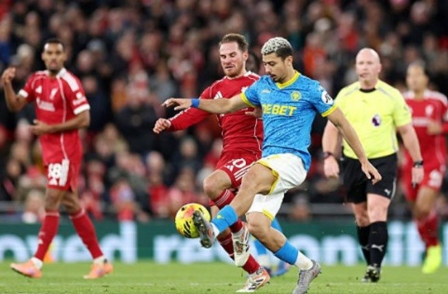 Alexis Mac Allister – 7.3 điểm. Mac Allister cầm nhịp trận đấu tốt, chơi gần Ekitike và thường xuyên xâm nhập vòng cấm địa Wolves. Dù không tạo ra bước ngoặt, vẫn đóng góp ổn định.