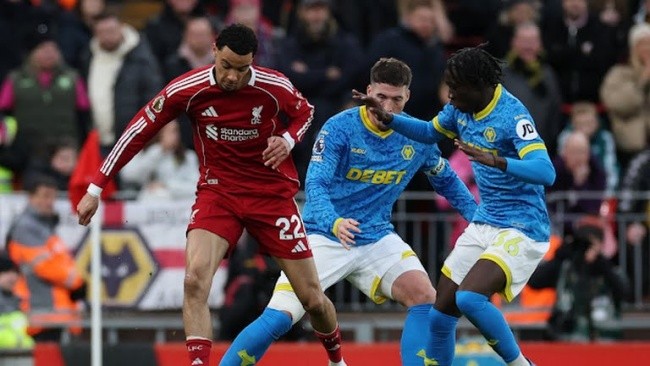 Hugo Ekitike – 7.6 điểm. Ekitike có phong độ cao. Đáng chú ý nhất là pha đi bóng và kiến tạo giúp Wirtz lập công. Có pha dứt điểm dội cột ở đầu trận.