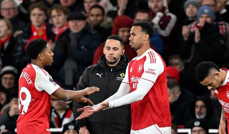 Myles Lewis-Skelly: 6,7 điểm: Tỏ ra khá loạng choạng trong những phút đầu khi phải thay thế Calafiori (chấn thương lúc khởi động). Anh rời sân ở phút 70, ngay sau khi Brighton ghi bàn.