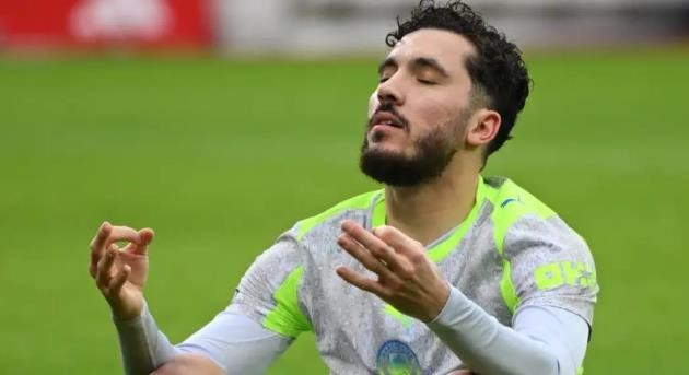 Cherki ăn mừng theo phong cách của Haaland.