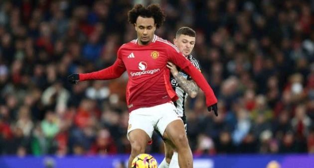 Joshua Zirkzee sắp rời MU?