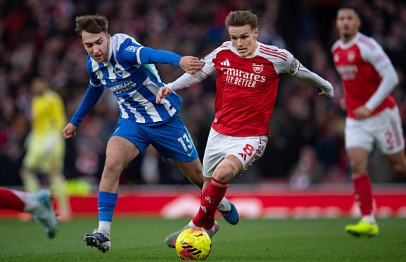 Odegaard tỏa sáng trong chiến thắng của Arsenal trước Brighton.