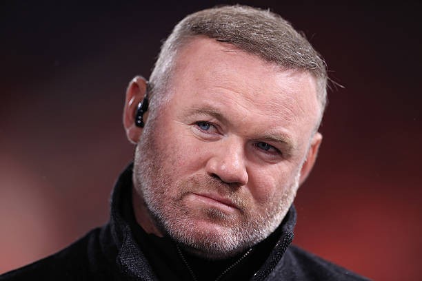 Wayne Rooney cho rằng Manchester United nên tăng cường lực lượng.