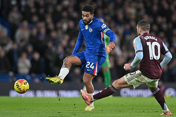 Reece James tỏa sáng trước Aston Villa. 