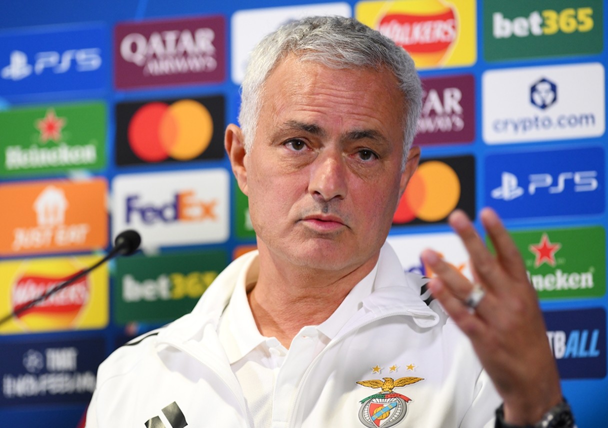 Mourinho không muốn mất Otamendi.