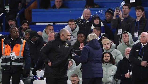 Chelsea điều tra sự cố tại Stamford Bridge