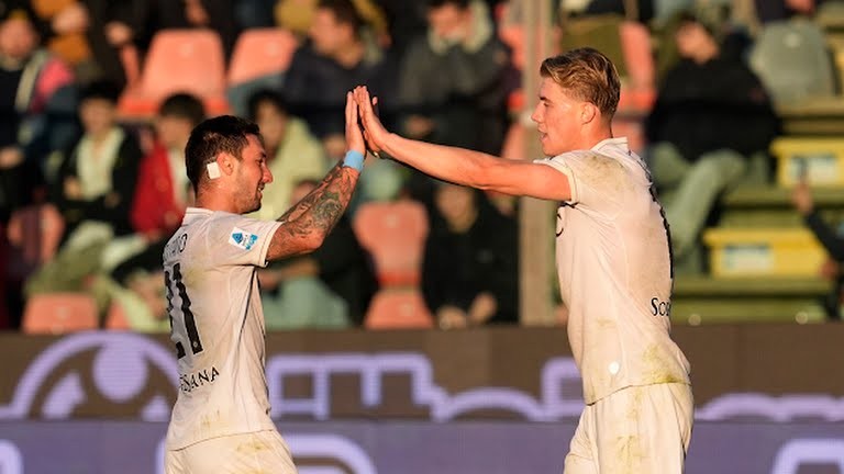 Hojlund đã giúp Napoli tạm vươn lên vị trí nhì bảng.