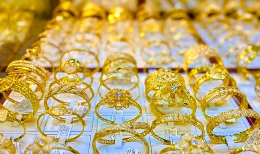 Giá vàng miếng SJC và vàng nhẫn tiếp tục duy trì đà tăng mạnh trong phiên giao dịch sáng 28/12.