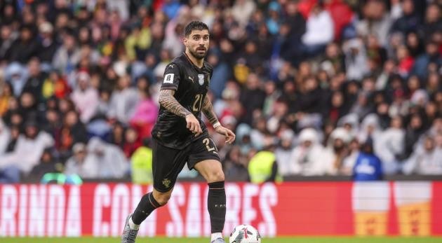 Neves được liên kết nhiều với MU.