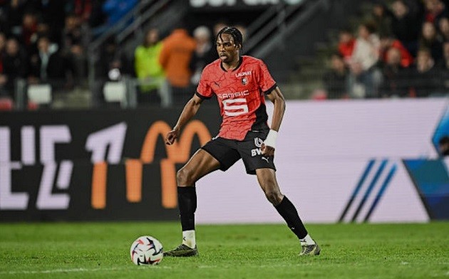 Arsenal cho thấy tầm nhìn dài hạn khi theo đuổi Jeremy Jacquet.