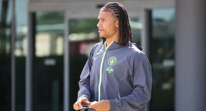 Ake có thể rời Man City trong tháng 1.