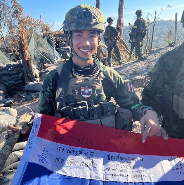 Kung Aphinan đã từng là cầu thủ bóng đá.