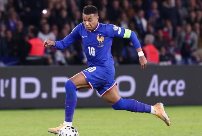 Mbappe là thủ lĩnh của tuyển Pháp.