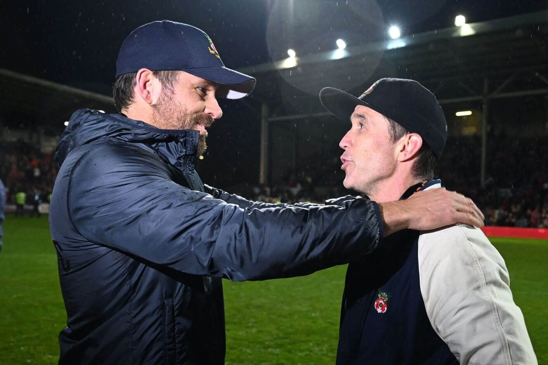 Reynolds và Mac luôn nắm rõ mọi chi tiết về các thương vụ chuyển nhượng của Wrexham.