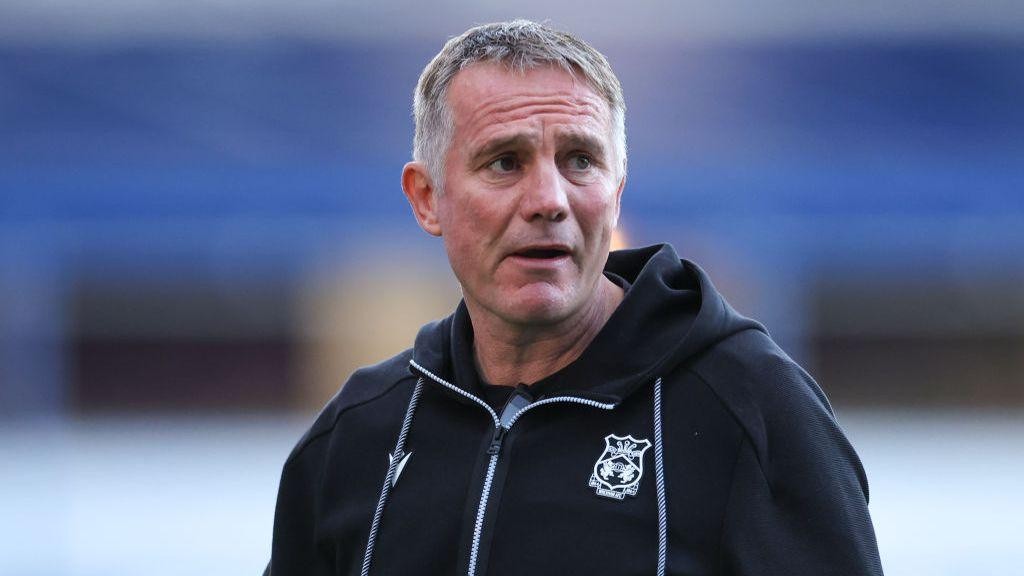 HLV Parkinson luôn muốn tìm hiểu một cách đầy đủ về các cầu thủ trước khi đàm phán