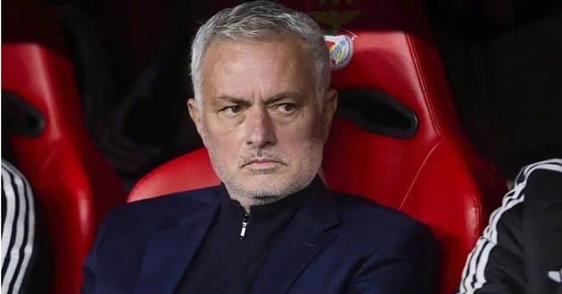 Mourinho thêm một lần bất mãn với các trọng tài.