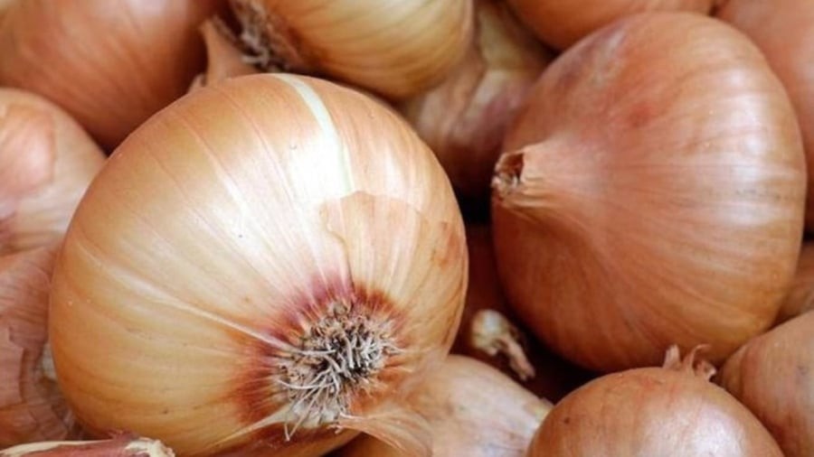 Những người không nên ăn hành tây