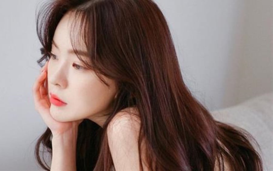 Chất tóc mềm mại tự nhiên thì tính tình sẽ rất hiền dịu, cuộc sống khá trầm lặng, thoải mái từ hồi còn bé. (Ảnh minh họa)