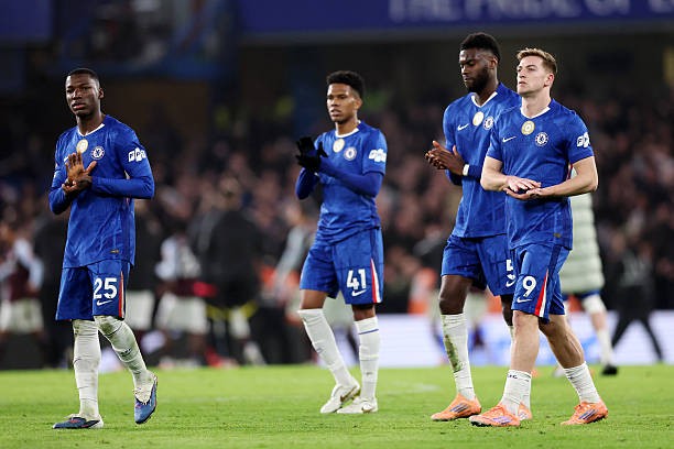 Chelsea sẽ xoay tua đội hình.