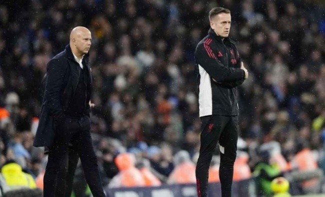 HLV Aaron Briggs rời Liverpool.