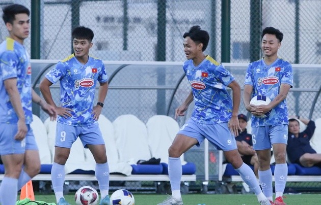 Bủi Vĩ Hào đá chính trước U23 Syria