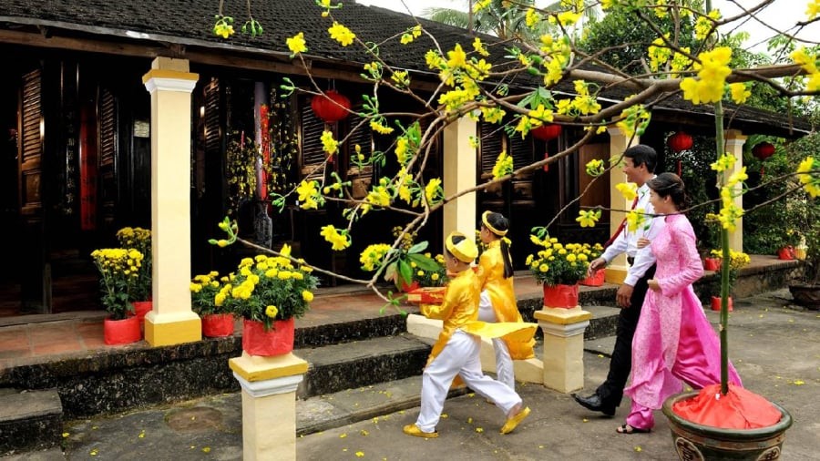 Với những người đã quá lâu không gặp, việc đến chơi nhà có thể khiến cả hai bên cảm thấy bối rối, khó xử.