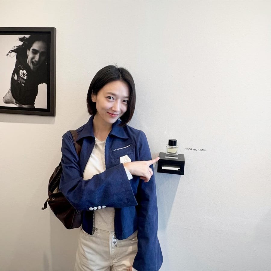 Bên cạnh những lựa chọn an toàn, Pyo Ye Jin cũng không ngại thử nghiệm với các gam màu tươi sáng. 