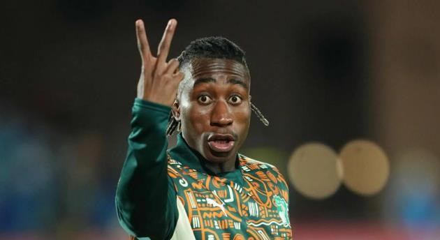  Yan Diomande được MU và Tottenham săn đón gắt gao.